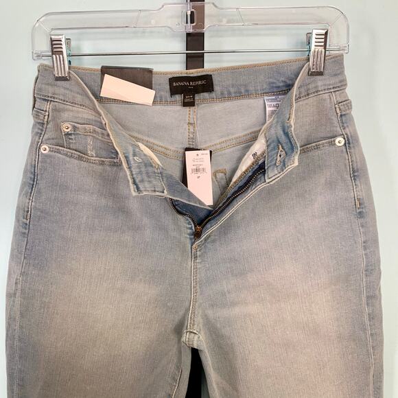 NWT Banana Republic Factory 10" Jean Shorts in Light Wash Size 4/27 - Picture 3 of 6